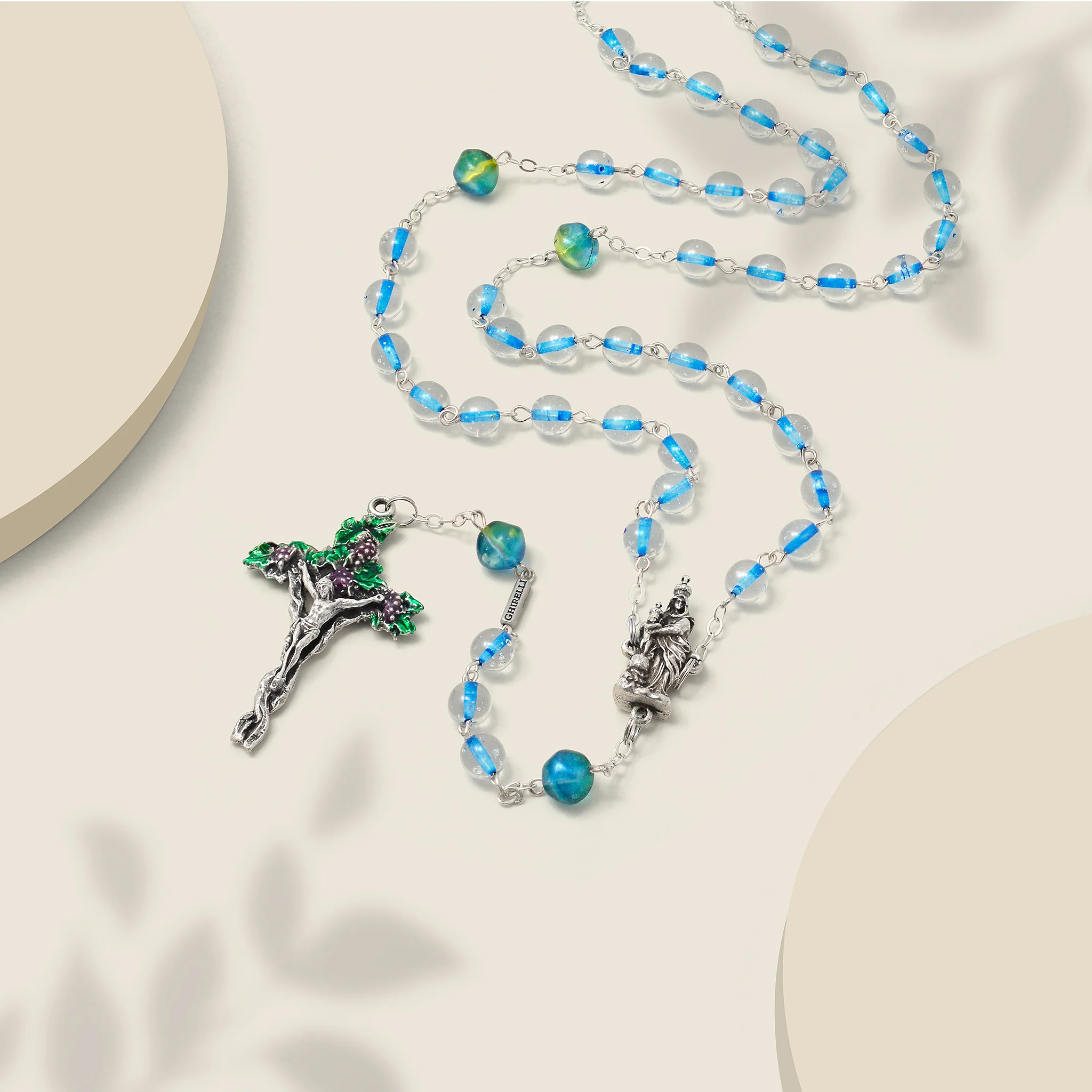 Our Lady of Victories artistic rosary with 100% recycled Bohemia glass beads - Image 2